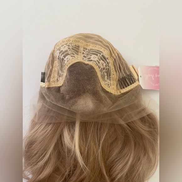 Chelsey Smith Crowns, CSC, Jesslyn Strawberry Platinum Petite Wig NWT - Picture 8 of 16